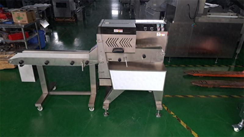鹵肉切塊機(jī)能給豬牛肉、牛雜、臘腸臘肉等熟肉切片加工