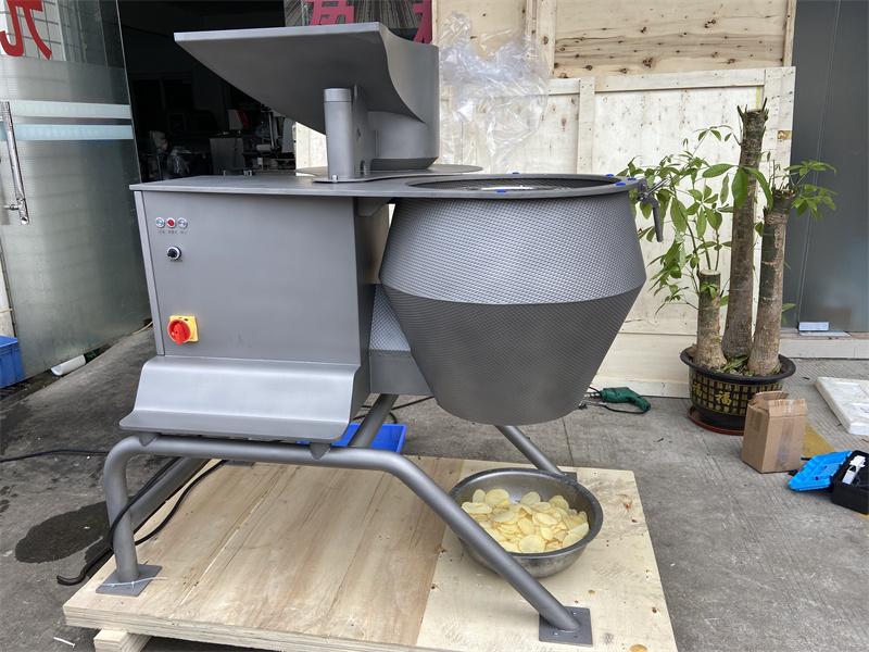 土豆切波紋薯片機(jī)與芋頭切片機(jī)是同一臺(tái)，可以一機(jī)多用的高產(chǎn)設(shè)備